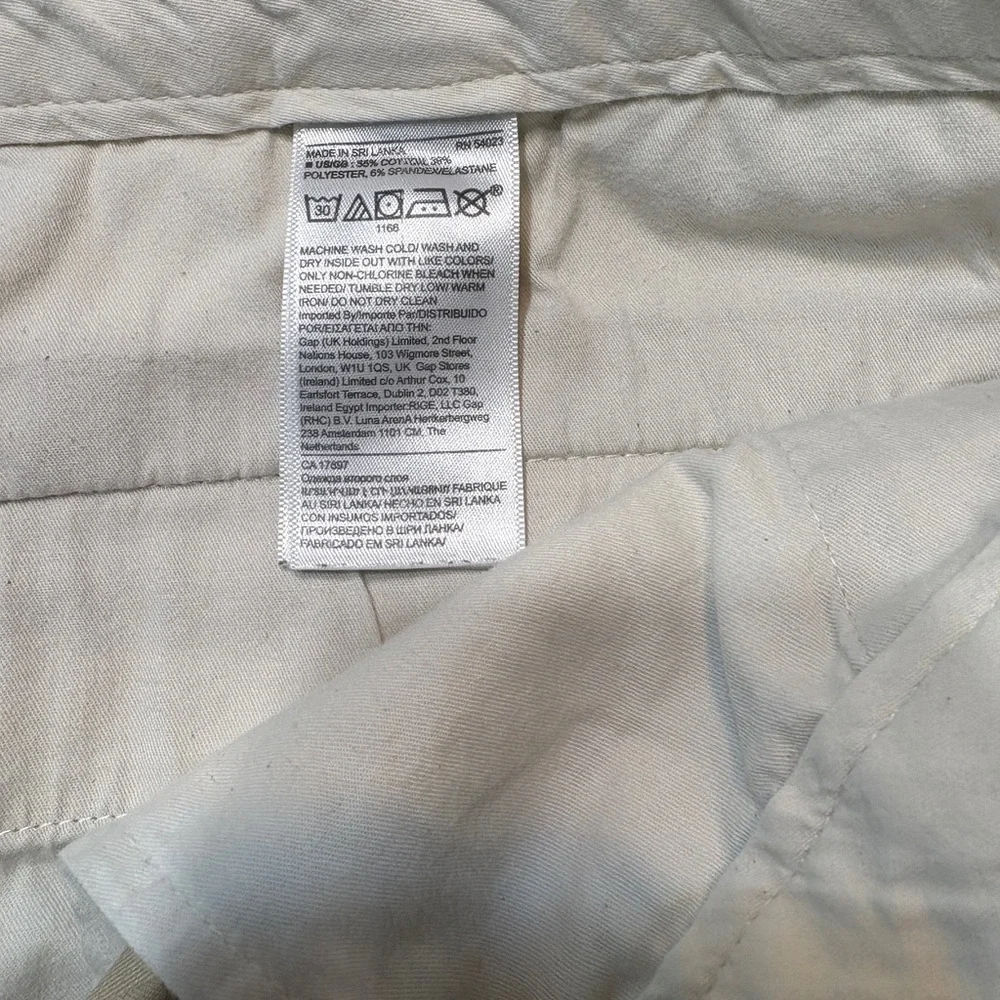 Banana Republic Men's Flat Front‎ Tan Shorts